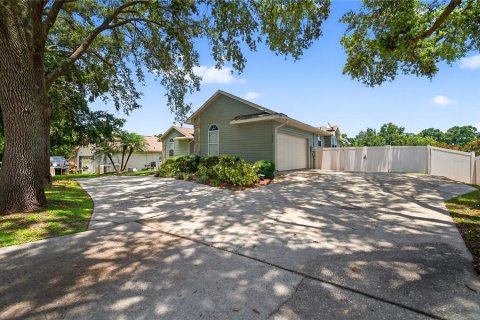 House in Lakeland, Florida 5 bedrooms, 314.94 sq.m. № 1784481 - photo 2