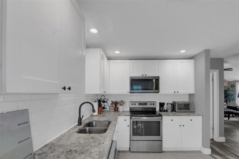 House in Apopka, Florida 3 bedrooms, 136.66 sq.m. № 1801477 - photo 7