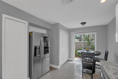 House in Apopka, Florida 3 bedrooms, 136.66 sq.m. № 1801477 - photo 11