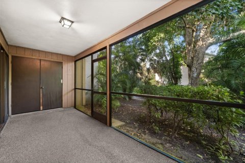 Condo in Sarasota, Florida, 2 bedrooms № 2403705 - photo 27
