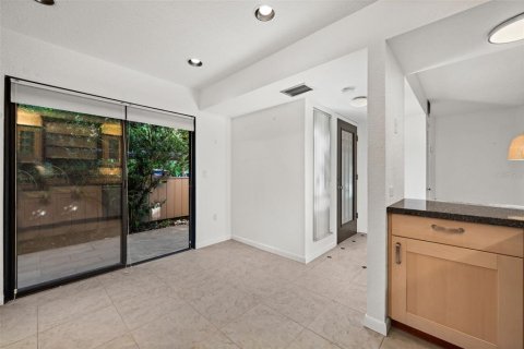 Condo in Sarasota, Florida, 2 bedrooms № 2403705 - photo 18
