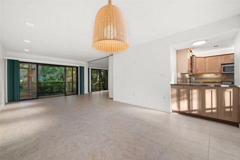 Condo in Sarasota, Florida, 2 bedrooms № 2403705 - photo 11
