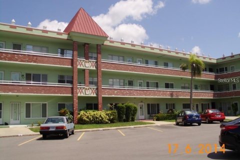 Condo in Clearwater, Florida, 2 bedrooms № 2371500