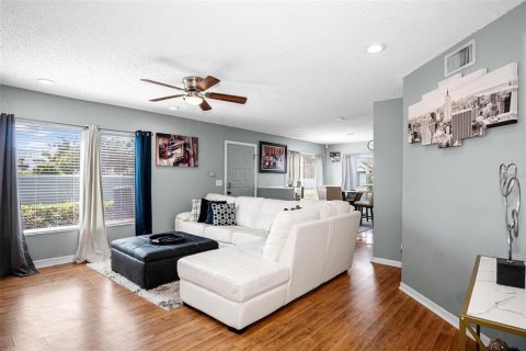 Adosado en venta en Brandon, Florida, 3 dormitorios, 126.72 m2 № 1740977 - foto 4
