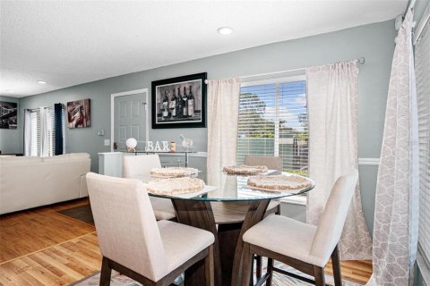 Adosado en venta en Brandon, Florida, 3 dormitorios, 126.72 m2 № 1740977 - foto 5