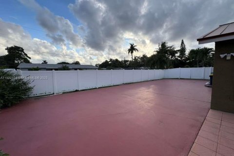 Casa en venta en Dania Beach, Florida, 4 dormitorios, 161.56 m2 № 2034244 - foto 27