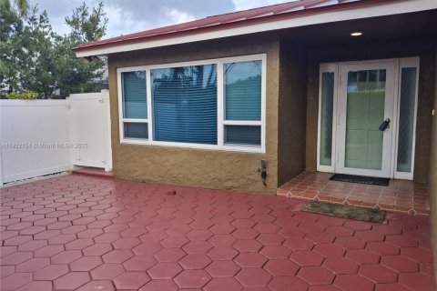 Casa en venta en Dania Beach, Florida, 4 dormitorios, 161.56 m2 № 2034244 - foto 5