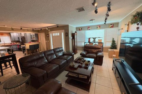 Casa en venta en Dania Beach, Florida, 4 dormitorios, 161.56 m2 № 2034244 - foto 9