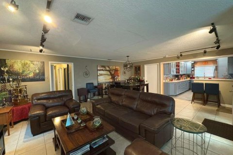 Casa en venta en Dania Beach, Florida, 4 dormitorios, 161.56 m2 № 2034244 - foto 10