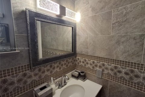 Casa en venta en Dania Beach, Florida, 4 dormitorios, 161.56 m2 № 2034244 - foto 24