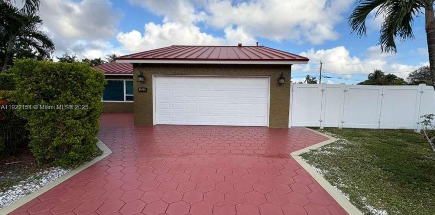 Casa en Dania Beach, Florida 4 dormitorios, 161.56 m2 № 2034244