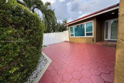 Casa en venta en Dania Beach, Florida, 4 dormitorios, 161.56 m2 № 2034244 - foto 6