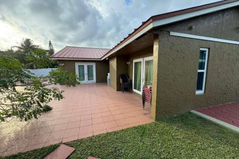 Casa en venta en Dania Beach, Florida, 4 dormitorios, 161.56 m2 № 2034244 - foto 29