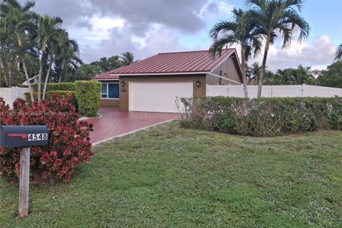 Casa en venta en Dania Beach, Florida, 4 dormitorios, 161.56 m2 № 2034244 - foto 2