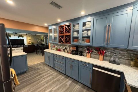 Casa en venta en Dania Beach, Florida, 4 dormitorios, 161.56 m2 № 2034244 - foto 11