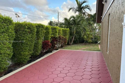 Casa en venta en Dania Beach, Florida, 4 dormitorios, 161.56 m2 № 2034244 - foto 7