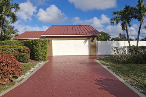 Casa en venta en Dania Beach, Florida, 4 dormitorios, 161.56 m2 № 2034244 - foto 4