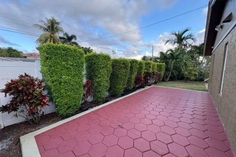 Casa en venta en Dania Beach, Florida, 4 dormitorios, 161.56 m2 № 2034244 - foto 28