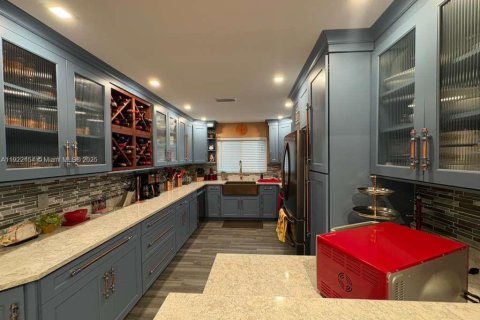 Casa en venta en Dania Beach, Florida, 4 dormitorios, 161.56 m2 № 2034244 - foto 12