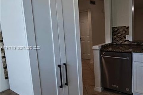 Apartamento en alquiler en Cape Coral, Florida, 2 dormitorios, 88.07 m2 № 2004295 - foto 13