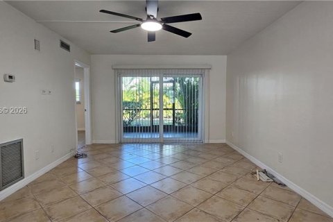 Apartamento en alquiler en Cape Coral, Florida, 2 dormitorios, 88.07 m2 № 2004295 - foto 17