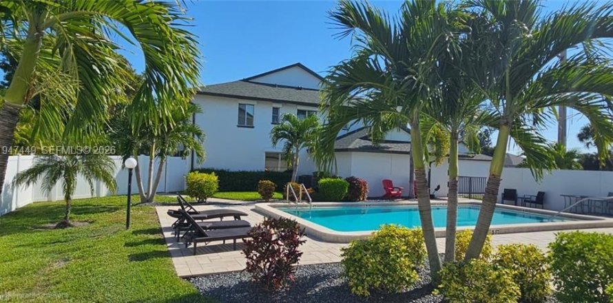 Apartamento en Cape Coral, Florida 2 dormitorios, 88.07 m2 № 2004295