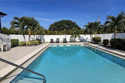 Apartamento en alquiler en Cape Coral, Florida, 2 dormitorios, 88.07 m2 № 2004295 - foto 3