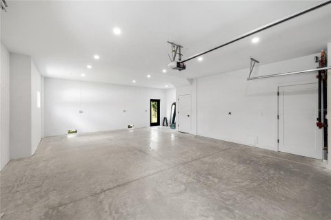 Townhouse in Saint Petersburg, Florida 3 bedrooms, 165.92 sq.m. № 1916134 - photo 3