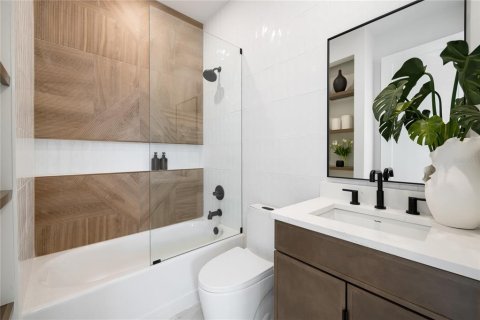 Townhouse in Saint Petersburg, Florida 3 bedrooms, 165.92 sq.m. № 1916134 - photo 18