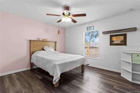 House in Weeki Wachee, Florida 3 bedrooms, 183.39 sq.m. № 1673369 - photo 22