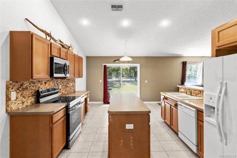 House in Weeki Wachee, Florida 3 bedrooms, 183.39 sq.m. № 1673369 - photo 10