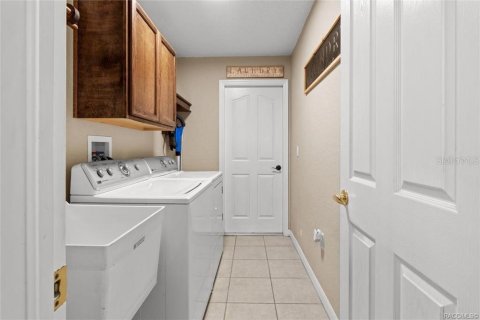 House in Weeki Wachee, Florida 3 bedrooms, 183.39 sq.m. № 1673369 - photo 20