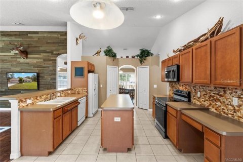 House in Weeki Wachee, Florida 3 bedrooms, 183.39 sq.m. № 1673369 - photo 8