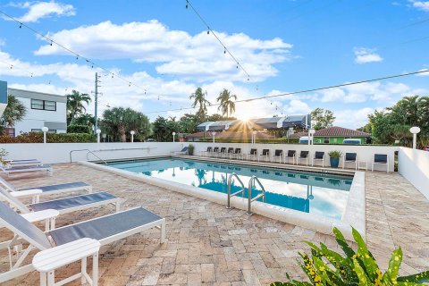 Condo in Fort Lauderdale, Florida, 2 bedrooms  № 2422519 - photo 2