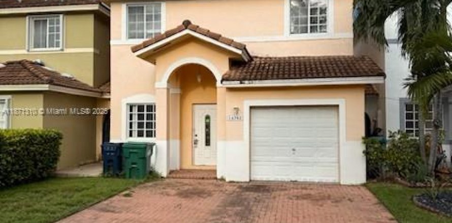 House in Miami, Florida 3 bedrooms, 150.87 sq.m. № 1895978