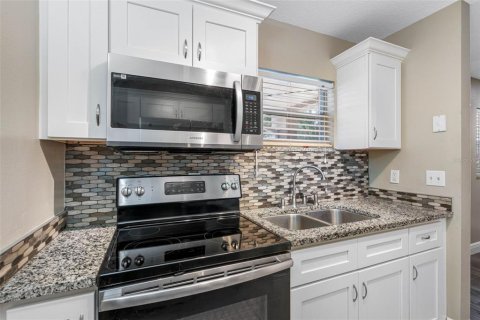 Villa ou maison à louer à Tampa, Floride: 2 chambres, 74.32 m2 № 2426959 - photo 4