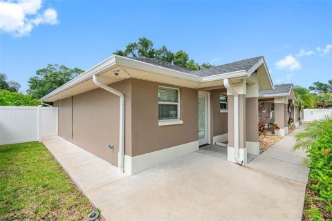 Villa ou maison à louer à Tampa, Floride: 2 chambres, 74.32 m2 № 2426959 - photo 2