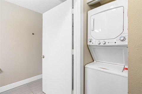 Villa ou maison à louer à Tampa, Floride: 2 chambres, 74.32 m2 № 2426959 - photo 13