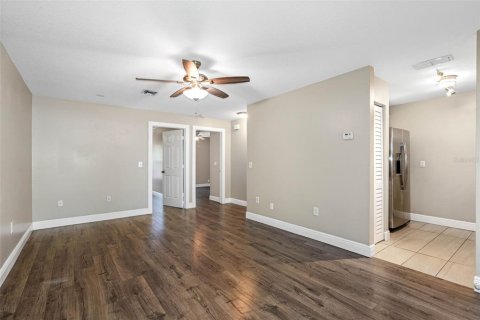 Villa ou maison à louer à Tampa, Floride: 2 chambres, 74.32 m2 № 2426959 - photo 6