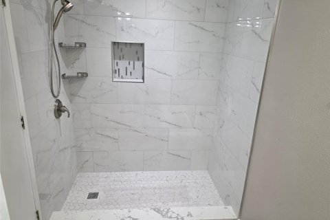 Villa ou maison à louer à Tampa, Floride: 2 chambres, 74.32 m2 № 2426959 - photo 10