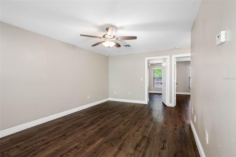 Villa ou maison à louer à Tampa, Floride: 2 chambres, 74.32 m2 № 2426959 - photo 5