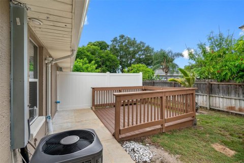 Villa ou maison à louer à Tampa, Floride: 2 chambres, 74.32 m2 № 2426959 - photo 16