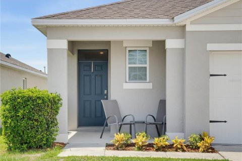 House in Leesburg, Florida 3 bedrooms, 152.82 sq.m. № 2339807 - photo 2