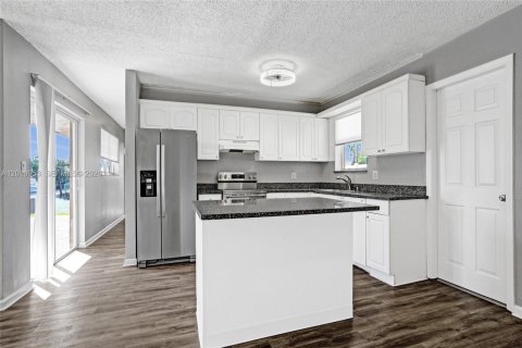 Villa ou maison à vendre à Pompano Beach, Floride: 3 chambres, 130.34 m2 № 2073633 - photo 15