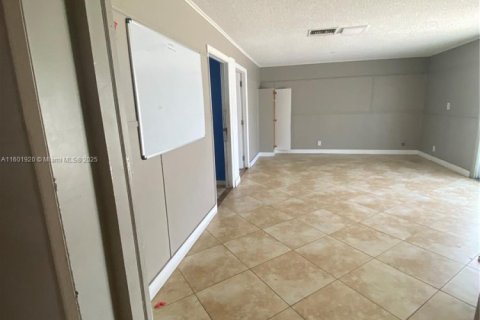 Casa en venta en Lake Worth, Florida, 5 dormitorios, 233.28 m2 № 1980808 - foto 3