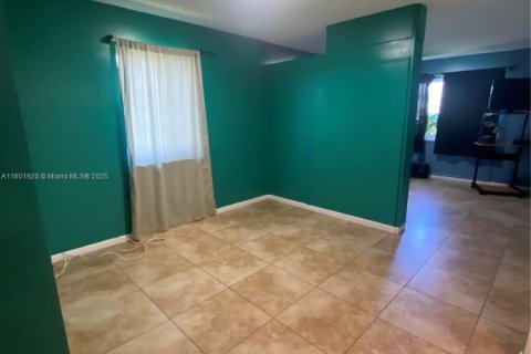 Casa en venta en Lake Worth, Florida, 5 dormitorios, 233.28 m2 № 1980808 - foto 13