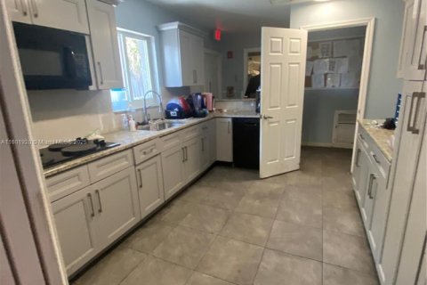 Casa en venta en Lake Worth, Florida, 5 dormitorios, 233.28 m2 № 1980808 - foto 5