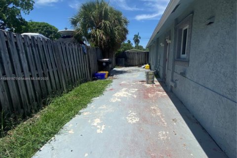 Casa en venta en Lake Worth, Florida, 5 dormitorios, 233.28 m2 № 1980808 - foto 26