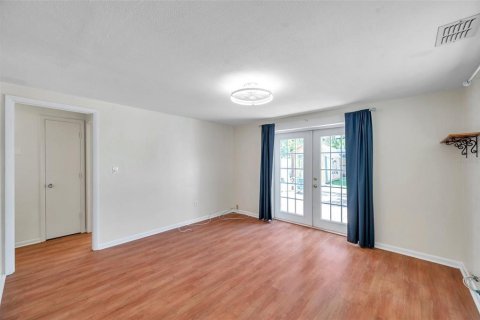 House in Saint Petersburg, Florida 3 bedrooms, 169.64 sq.m. № 1785601 - photo 6