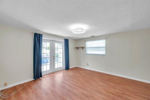 House in Saint Petersburg, Florida 3 bedrooms, 169.64 sq.m. № 1785601 - photo 7